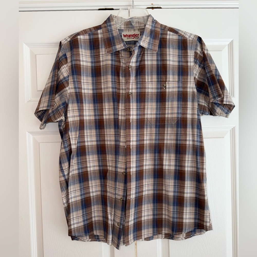 Wrangler Men's Casual Plaid Shirt in Brown and Blue